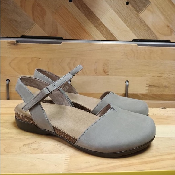 Rowan milled nubuck taupe - Picture 1 of 4